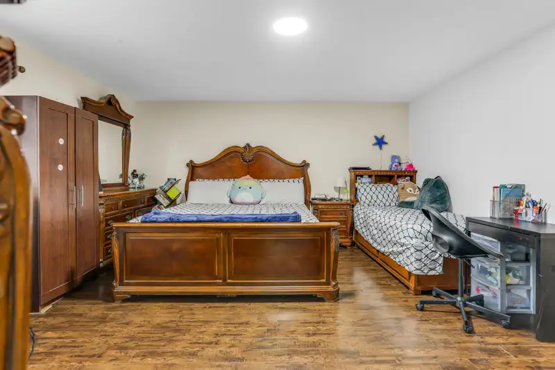 8502 148 STREET - photo 3 of 24