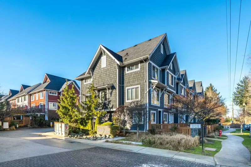 61 3039 156TH STREET - photo 2 of 25