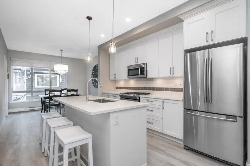 61 3039 156TH STREET - photo 4 of 25