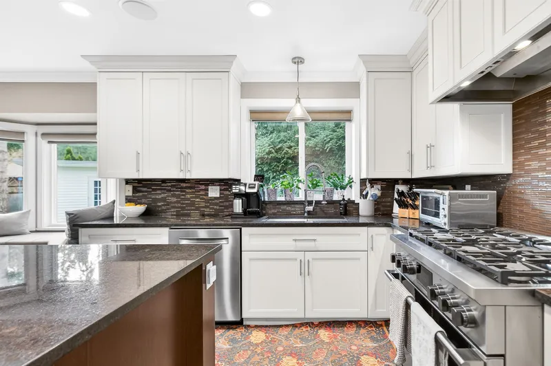 13386 18A AVENUE - photo 3 of 25