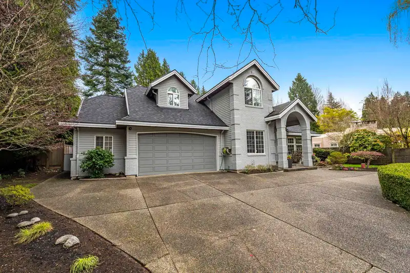 2112 126 STREET - photo 2 of 40