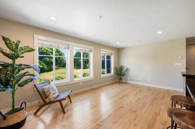 7 22206 124 AVENUE - photo 3 of 38