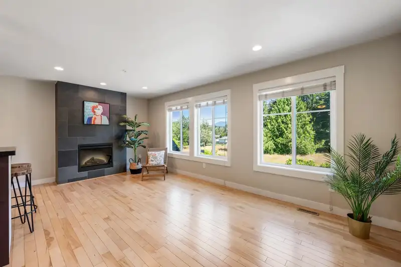 7 22206 124 AVENUE - photo 4 of 38