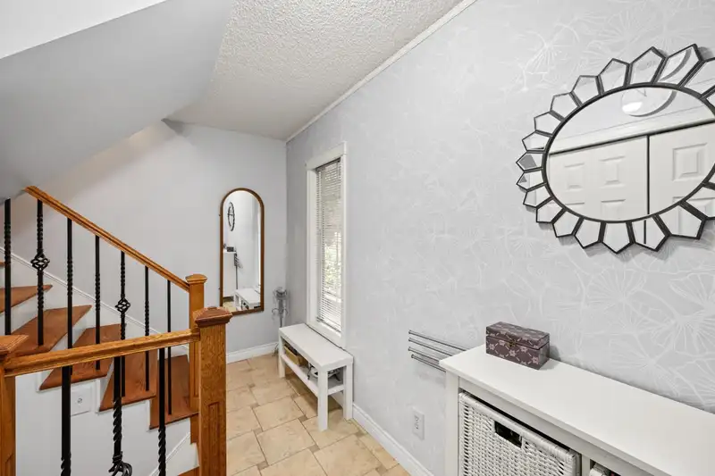 8886 LARKFIELD DRIVE - photo 3 of 38