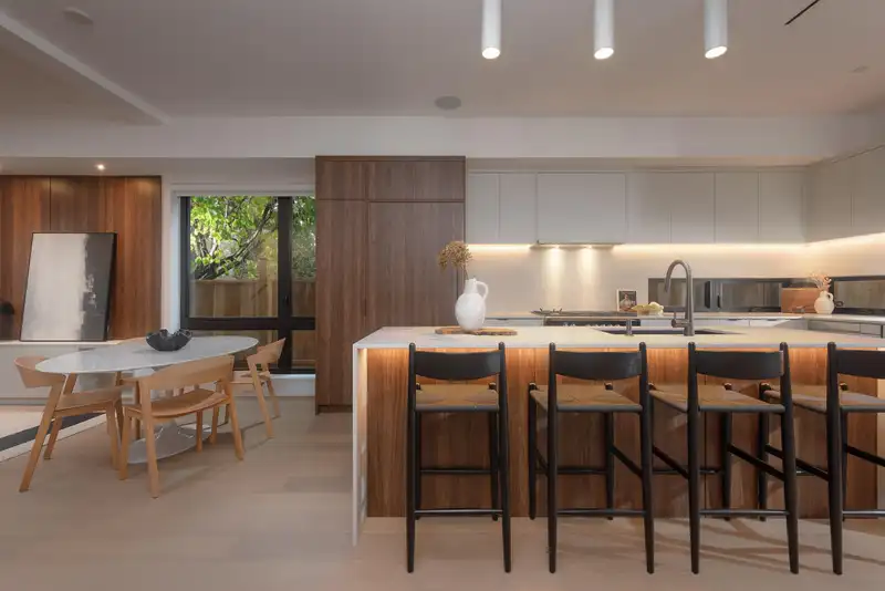 1 275 W 17TH AVENUE - photo 2 of 38