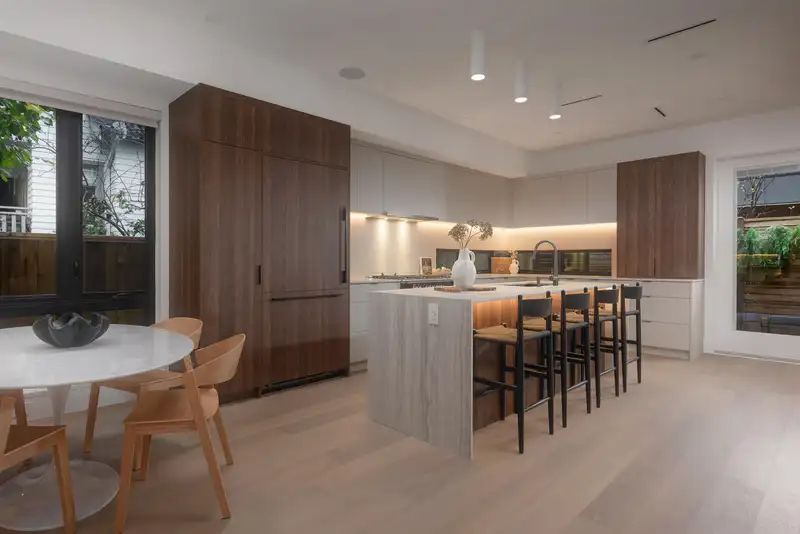 1 275 W 17TH AVENUE - photo 3 of 38