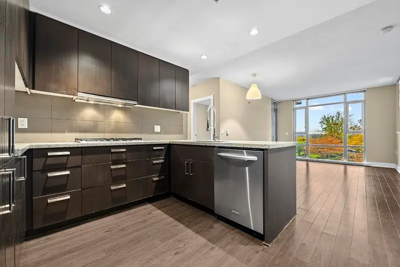 601 1155 THE HIGH STREET - photo 2 of 25