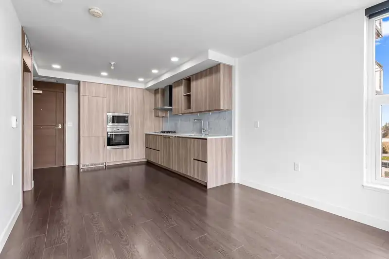 1602 433 SW MARINE DRIVE - photo 2 of 23