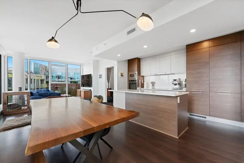 610 285 E 10TH AVENUE - photo 2 of 40