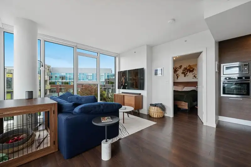 610 285 E 10TH AVENUE - photo 4 of 40