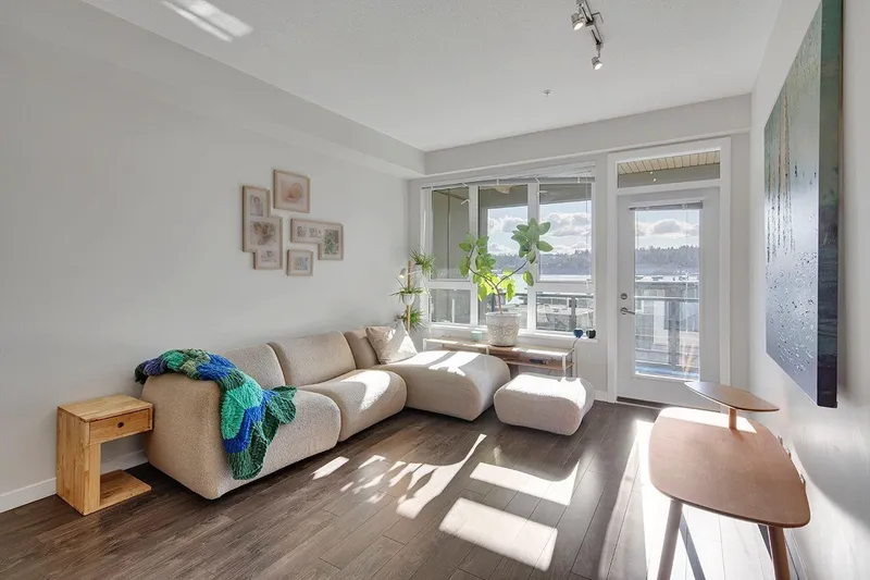 207 3825 CATES LANDING WAY - photo 2 of 25