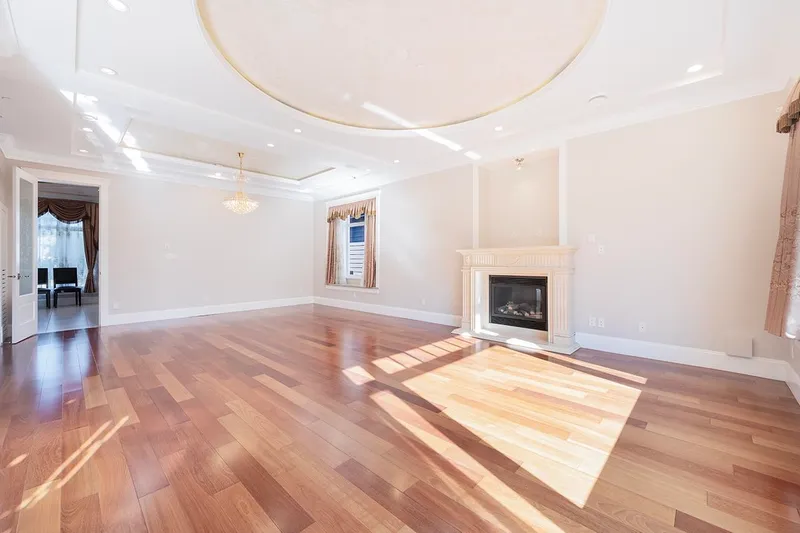 2817 OLIVER CRESCENT - photo 3 of 25