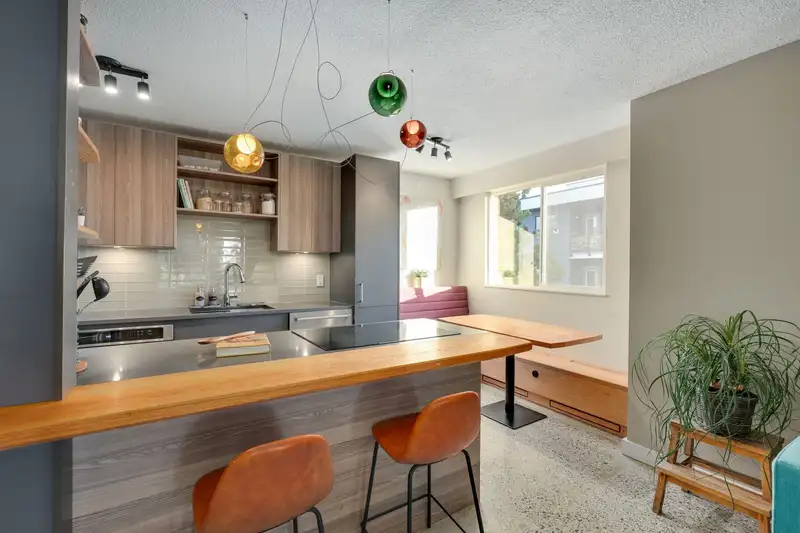 104 371 ELLESMERE AVENUE - photo 2 of 28