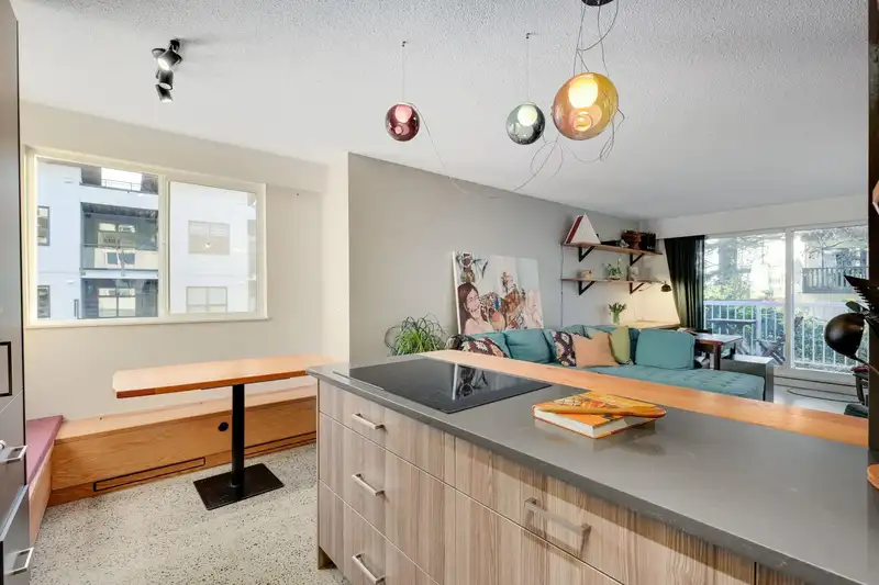 104 371 ELLESMERE AVENUE - photo 3 of 28