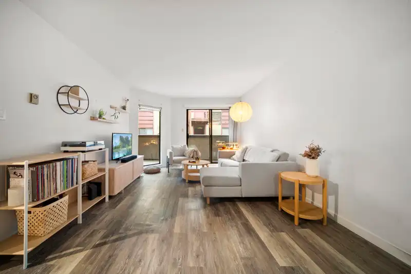 209 975 W 13TH AVENUE - photo 2 of 33