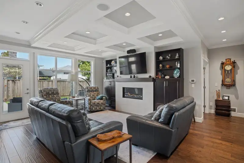 675 CLARE AVENUE - photo 3 of 39