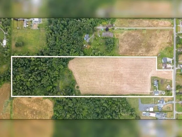 21370 24 AVENUE - photo 2 of 25