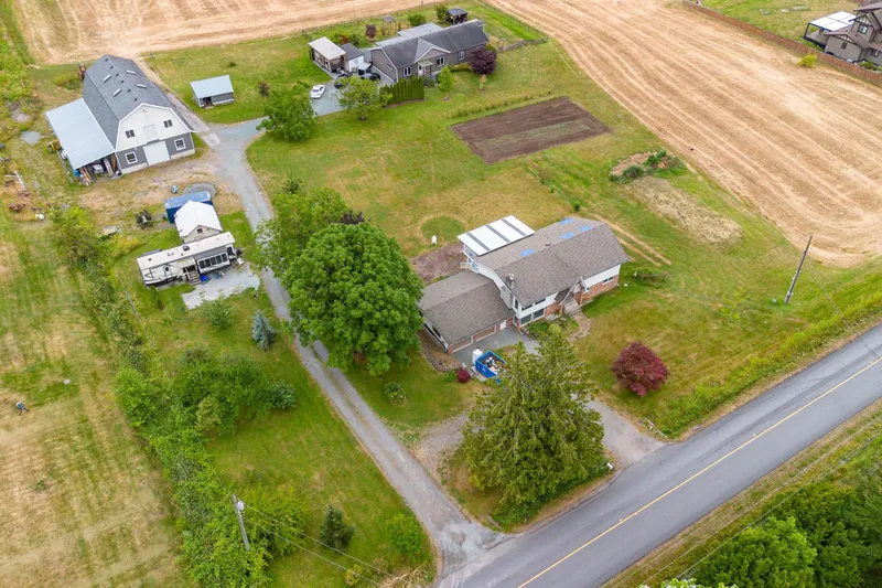 21370 24 AVENUE - photo 4 of 25