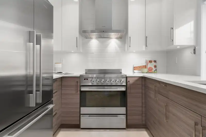 6235 ASHWORTH AVENUE - photo 2 of 34