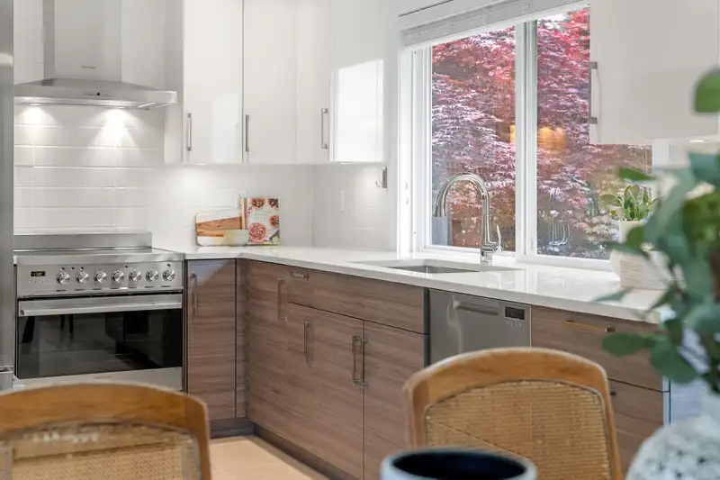 6235 ASHWORTH AVENUE - photo 3 of 34