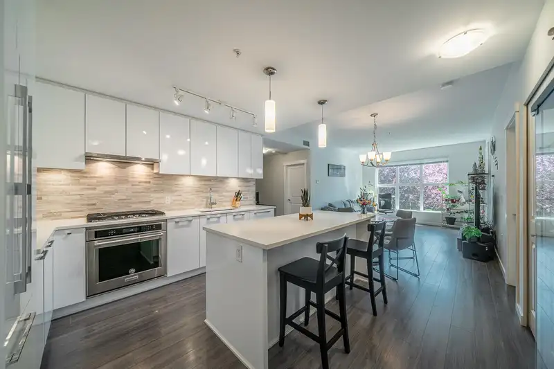 213 9551 ALEXANDRA ROAD - photo 4 of 34