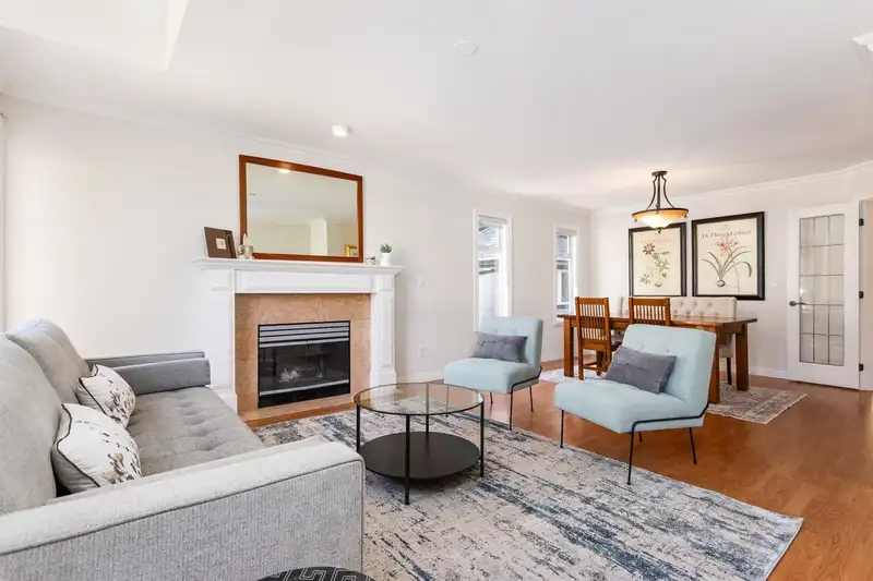 13716 63B AVENUE - photo 4 of 40