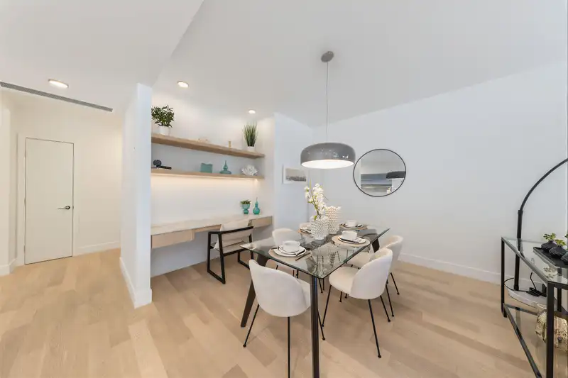 301 1475 FOSTER STREET - photo 4 of 11