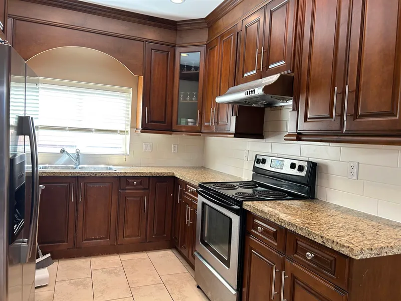 8463 OAK STREET - photo 4 of 13