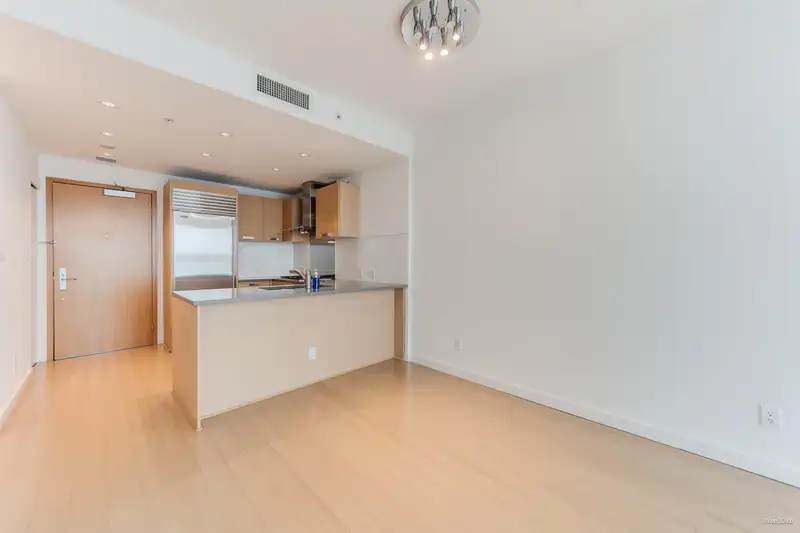 823 8080 CAMBIE ROAD - photo 3 of 26