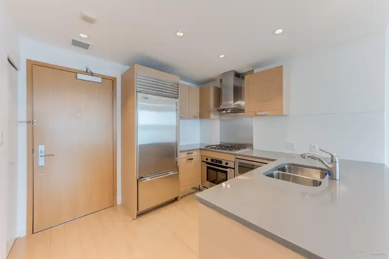 823 8080 CAMBIE ROAD - photo 4 of 26