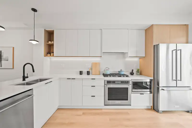 10 388 DUNCAN STREET - photo 2 of 30