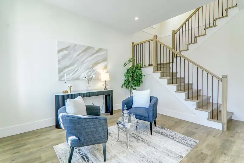 20669 76 AVENUE - photo 2 of 36