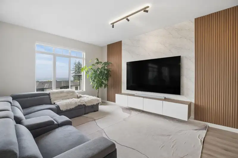 133 1360 MITCHELL STREET - photo 3 of 40