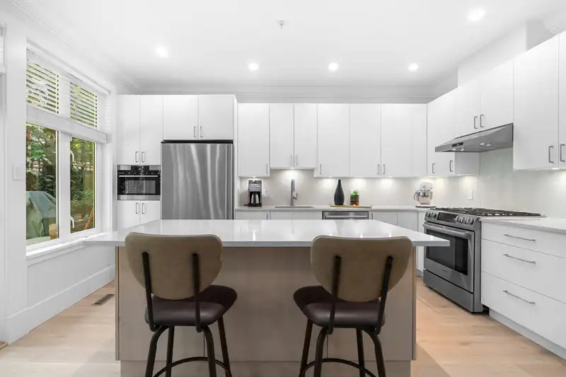 2121 GORDON AVENUE - photo 2 of 40