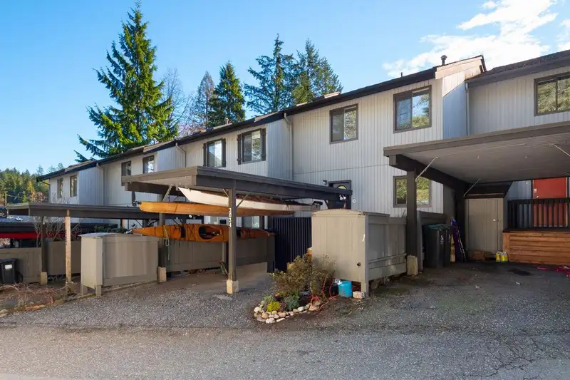 2034 DEEP COVE CRESCENT - photo 2 of 33