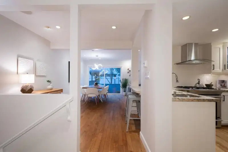2034 DEEP COVE CRESCENT - photo 3 of 33