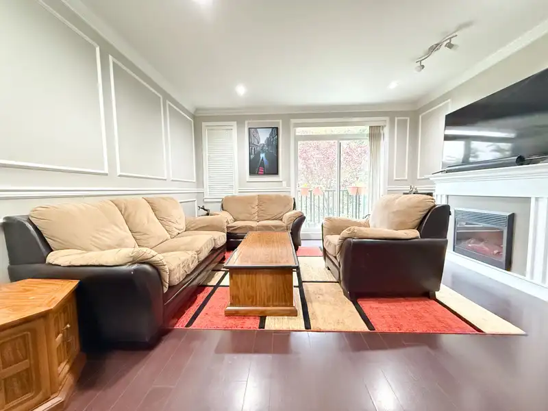 26 6383 140 STREET - photo 3 of 32