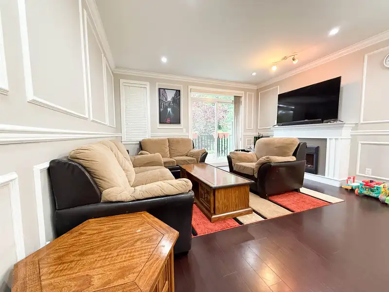 26 6383 140 STREET - photo 4 of 32