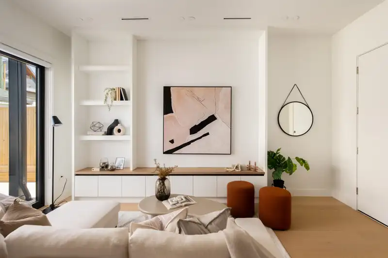 2 3645 DUNDAS STREET - photo 4 of 34