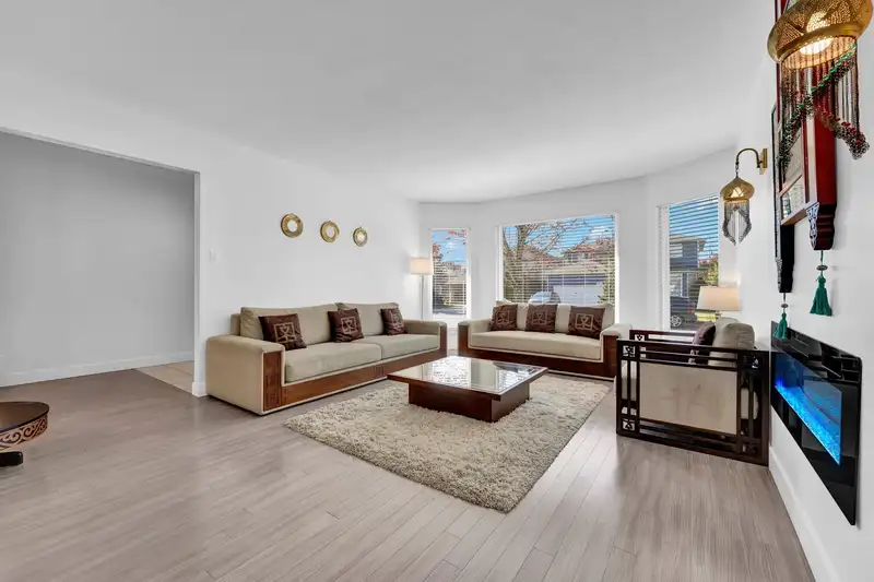 22695 FRASERBANK CRESCENT - photo 4 of 24
