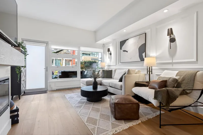 2538 MAPLE STREET - photo 4 of 25