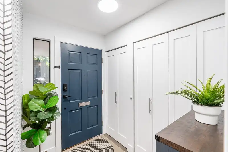 107 5622 16 AVENUE - photo 2 of 40
