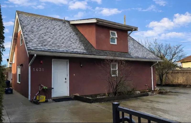 1435 E 30TH AVENUE - photo 4 of 5