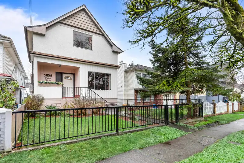 4054 WELWYN STREET - photo 1 of 40