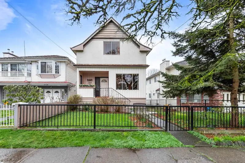 4054 WELWYN STREET - photo 2 of 40