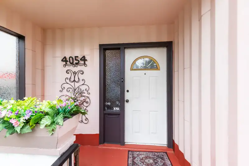 4054 WELWYN STREET - photo 4 of 40