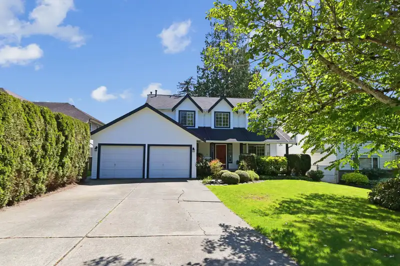 18066 61 AVENUE - photo 1 of 32