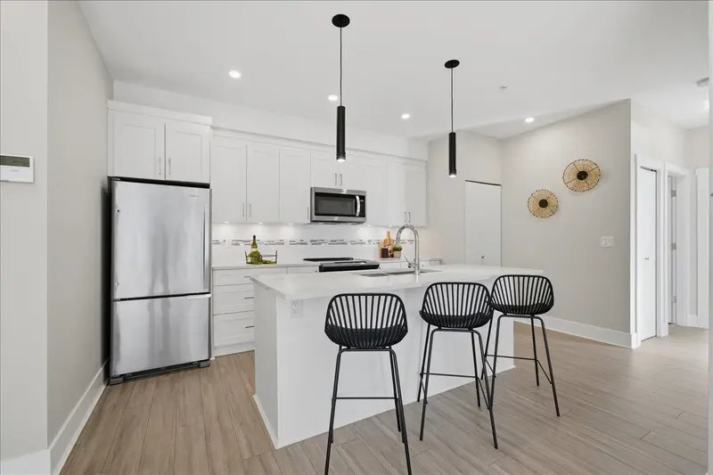 305 22335 MCINTOSH AVENUE - photo 1 of 25