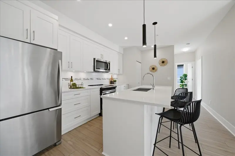 305 22335 MCINTOSH AVENUE - photo 3 of 25