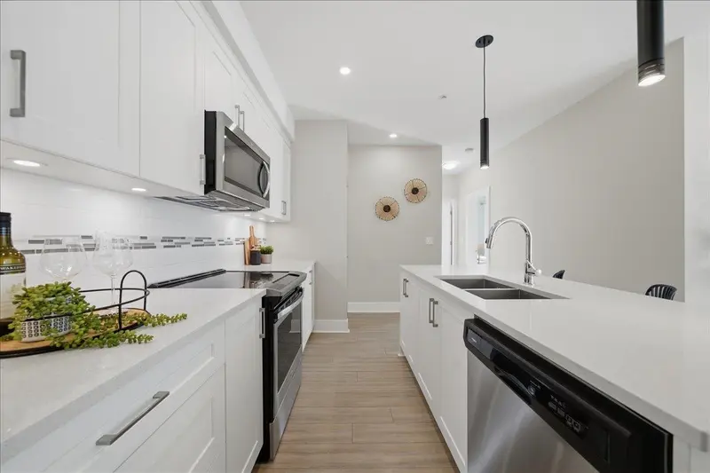 305 22335 MCINTOSH AVENUE - photo 4 of 25